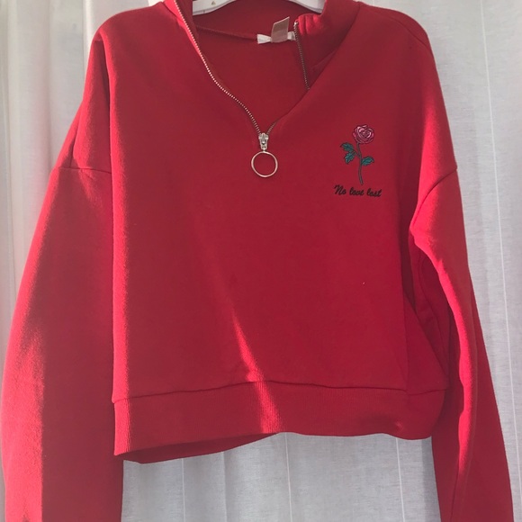 Red cropped sweatshirt - Picture 1 of 4